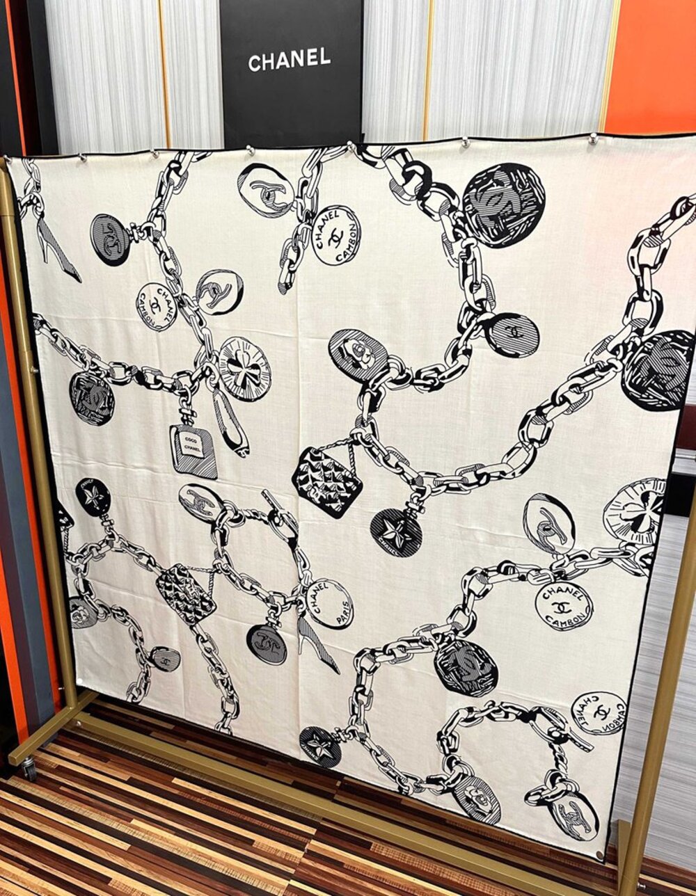 Chanel Chain‑Charm Print Large Square Scarf Cream Black Silk‑Cashmere - Picture 7 of 8
